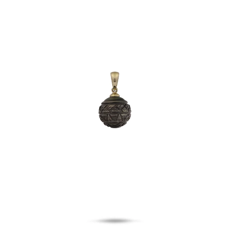 Carved Tahitian Black Pearl Pendant in Gold- 13-16mm