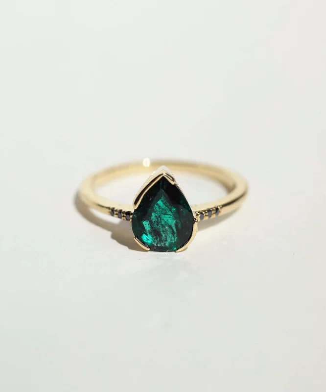 Klara Emerald Solitaire