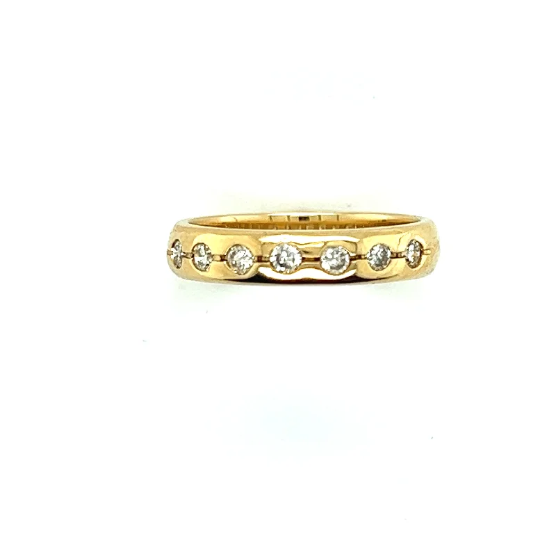 Luxury by Leonardo 14k Yellow Gold 7 Diamond Flush Set Wide Band Ring