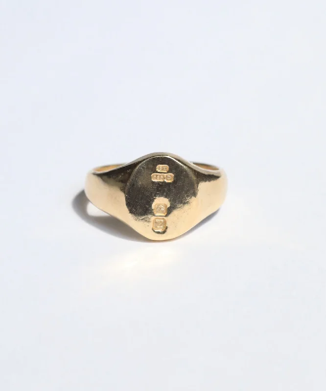 Oval Hallmarked Signet Ring in Gold