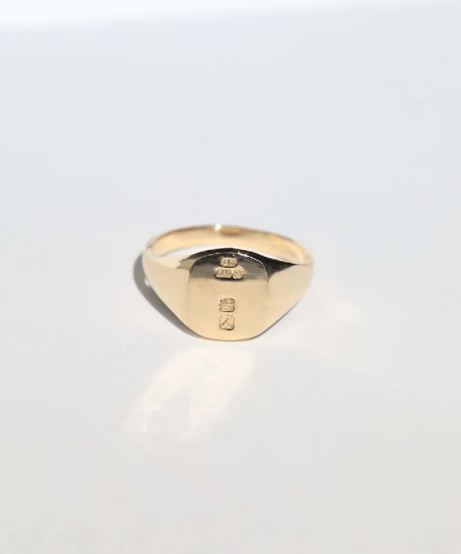 Small Hallmarked Signet Ring in Yellow Gold