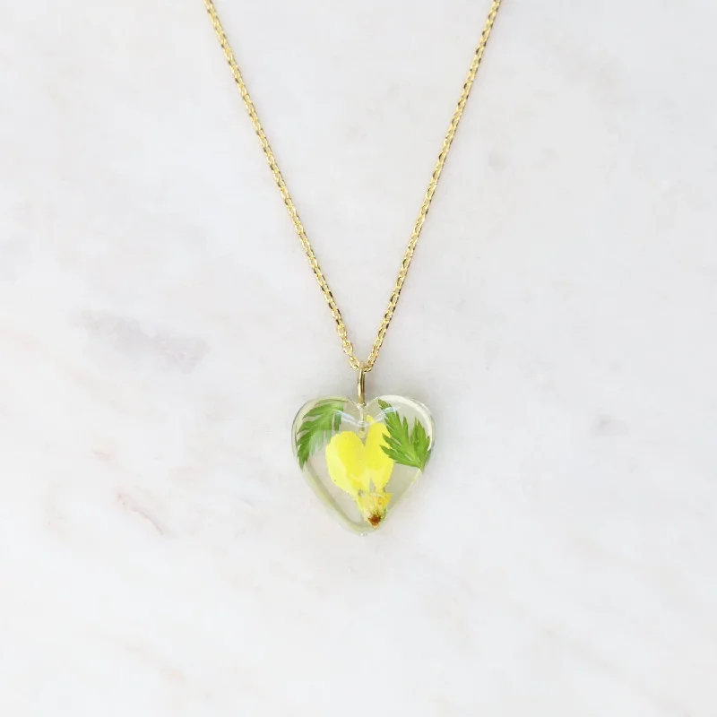 Botanical Mini Heart Necklace - Daisy April Birthday Month